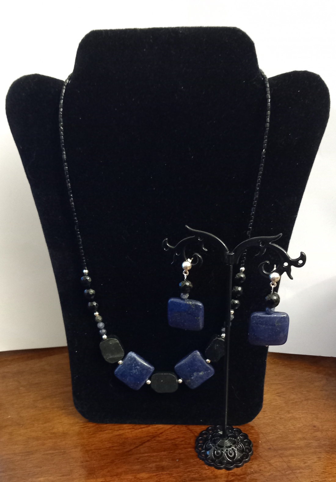 Set handmade cu pietre semipretioase si argint - bijuterii - seturi de bijuterii - Artynos.ro Set handmade cu pietre semipretioase si argint - bijuterii - seturi de bijuterii - Artynos.ro
