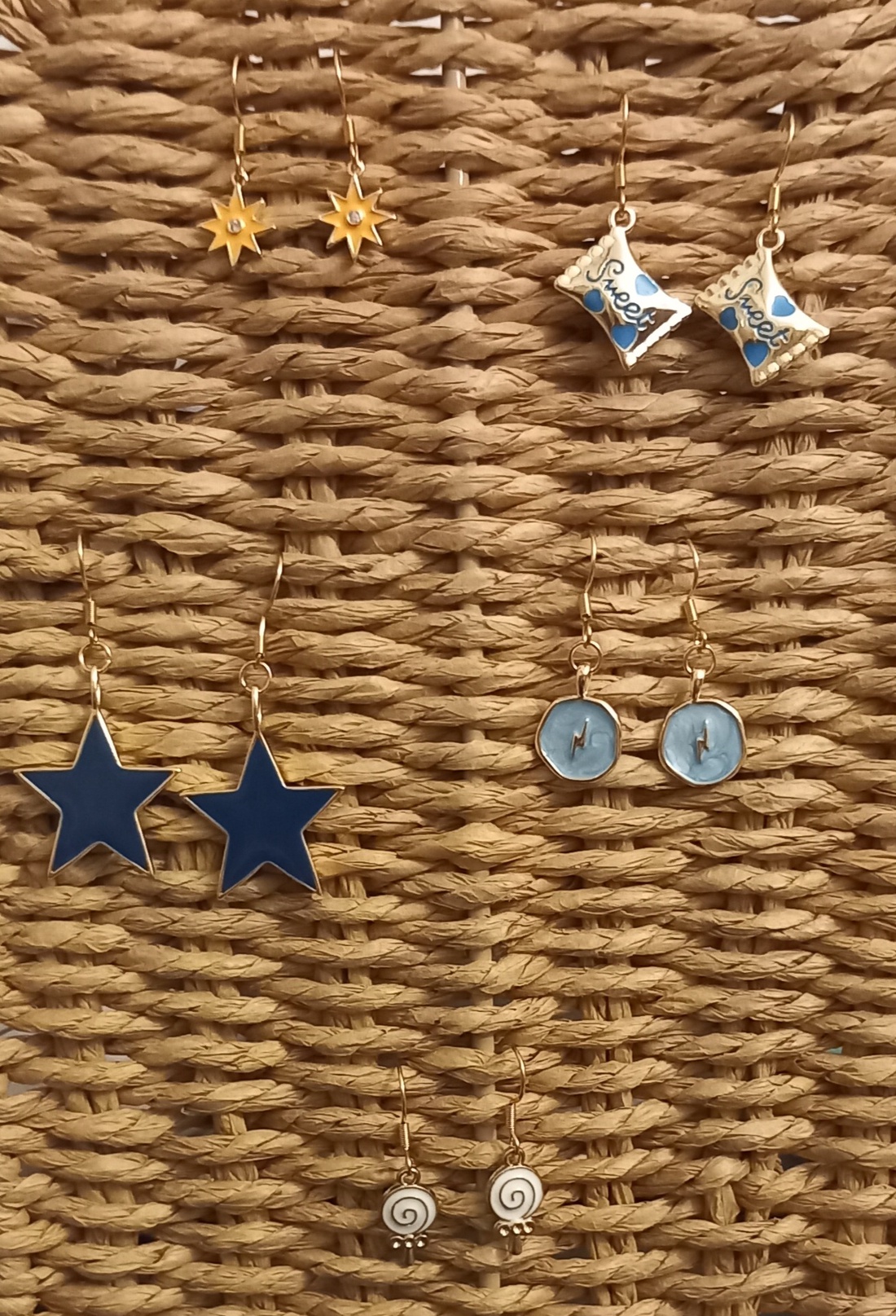 Cercei handmade - bijuterii - cercei - cercei agățați - Artynos.ro Cercei handmade - bijuterii - cercei - cercei agățați - Artynos.ro
