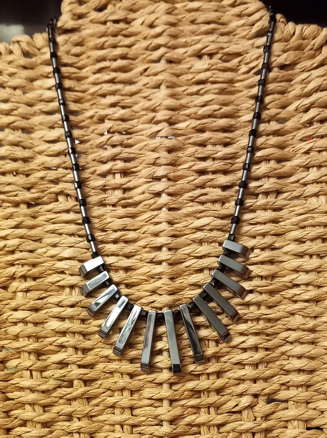 Colier choker handmade hematit si argint - bijuterii - coliere - coliere cu mărgele - Artynos.ro Colier choker handmade hematit si argint - bijuterii - coliere - coliere cu mărgele - Artynos.ro