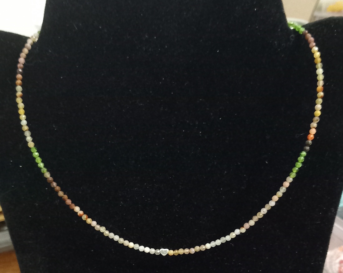 Colier choker cu agat, peridot si argint - bijuterii - coliere - coliere cu mărgele - Artynos.ro Colier choker cu agat, peridot si argint - bijuterii - coliere - coliere cu mărgele - Artynos.ro