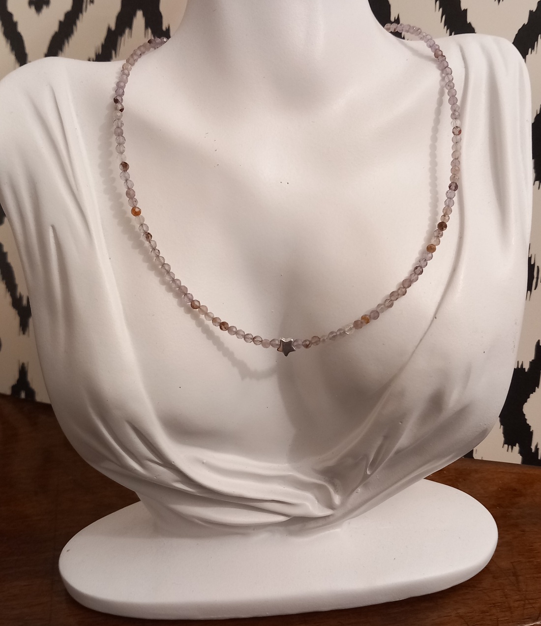 Colier choker cuart si argint - bijuterii - coliere - coliere cu mărgele - Artynos.ro Colier choker cuart si argint - bijuterii - coliere - coliere cu mărgele - Artynos.ro