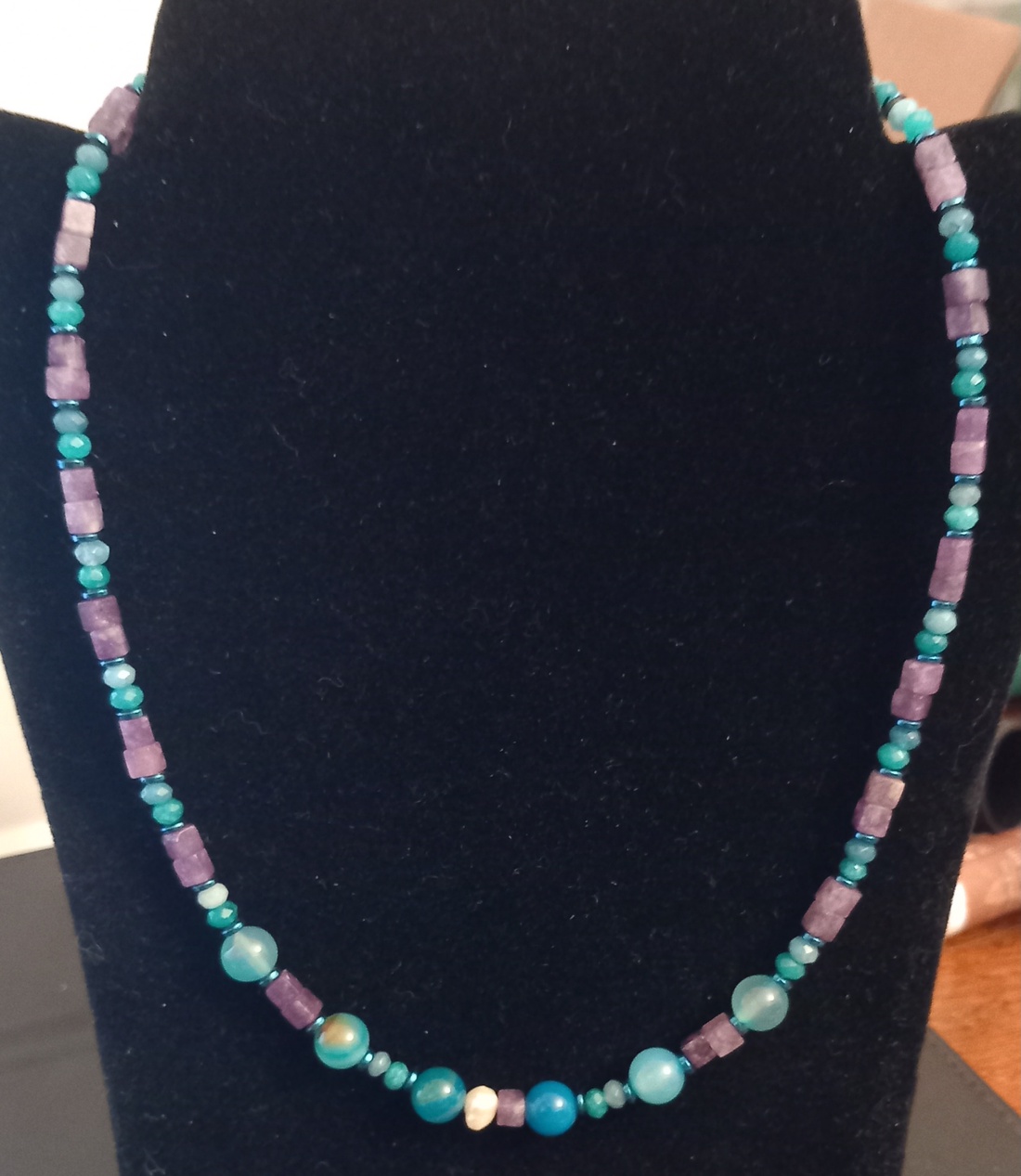 Colier handmade cu pietre semipretioase,perla de cultura si accesorii argint - bijuterii - coliere - coliere cu mărgele - Artynos.ro Colier handmade cu pietre semipretioase,perla de cultura si accesorii argint - bijuterii - coliere - coliere cu mărgele - Artynos.ro