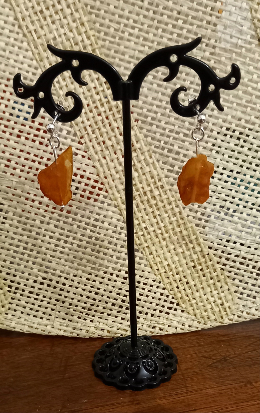 Cercei handmade cu chihlimbar si argint925 - bijuterii - cercei - cercei agățați - Artynos.ro Cercei handmade cu chihlimbar si argint925 - bijuterii - cercei - cercei agățați - Artynos.ro