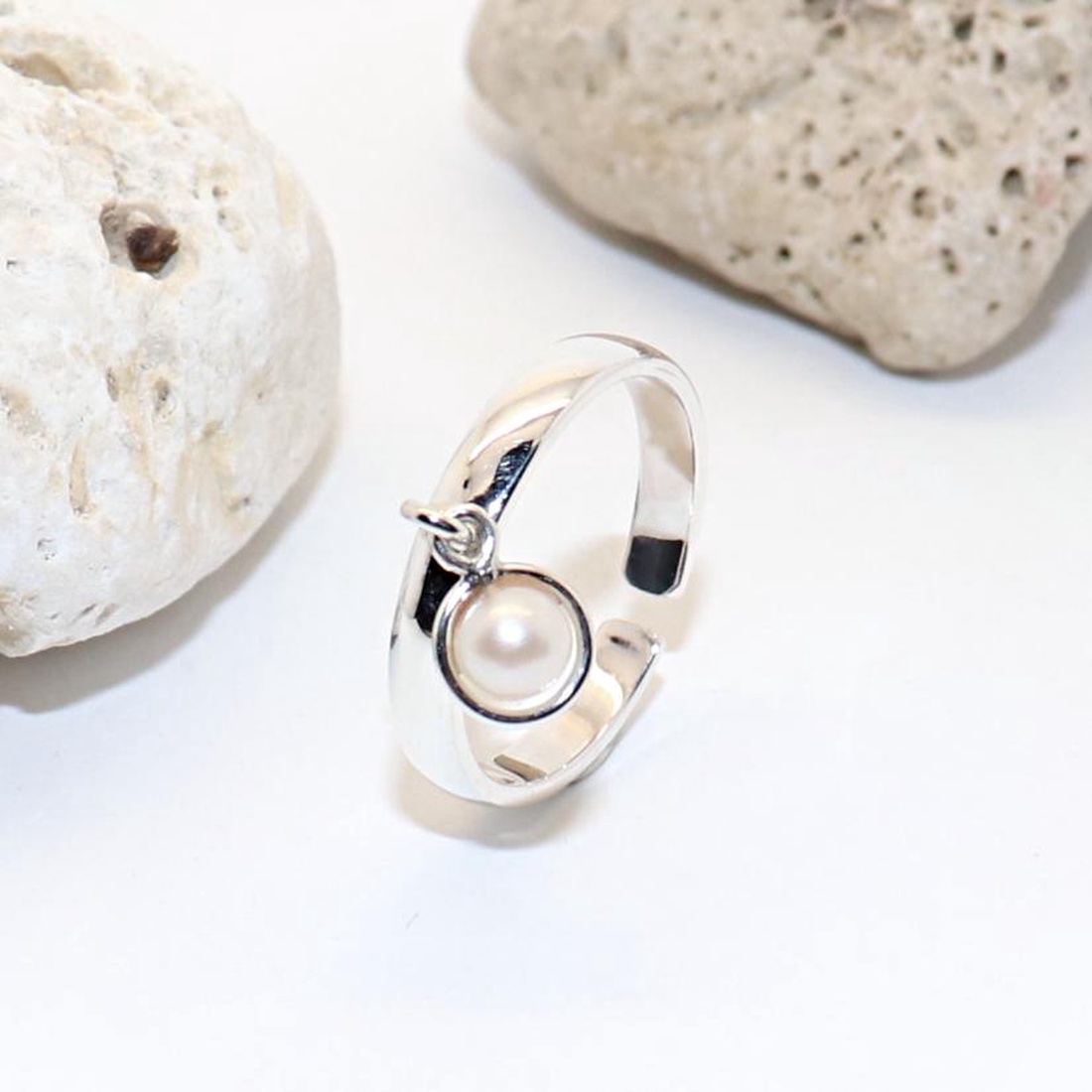 Verighetă cu perlă albă mobilă, inel de damă din argint, mărimea 59, reglabil (EGY.199) - bijuterii - inele - inele cu perle - Artynos.ro