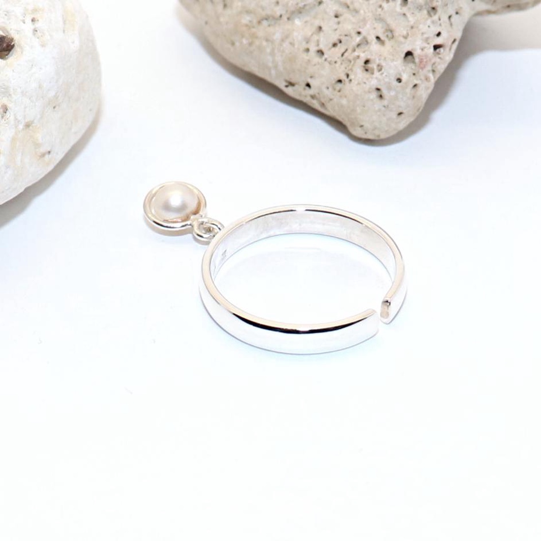 Verighetă cu perlă albă mobilă, inel de damă din argint, mărimea 59, reglabil (EGY.199) - bijuterii - inele - inele cu perle - Artynos.ro