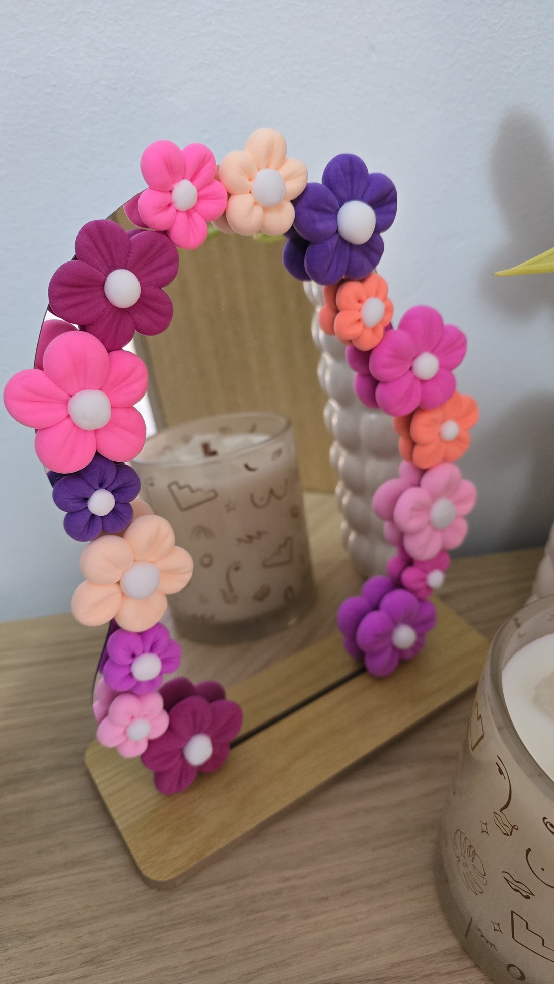 Oglinda handmade Esența primăverii - casă & stil de viață - accesorii pentru decorat casa - oglinzi perete, oglinzi decor - Artynos.ro Oglinda handmade Esența primăverii - casă & stil de viață - accesorii pentru decorat casa - oglinzi perete, oglinzi decor - Artynos.ro