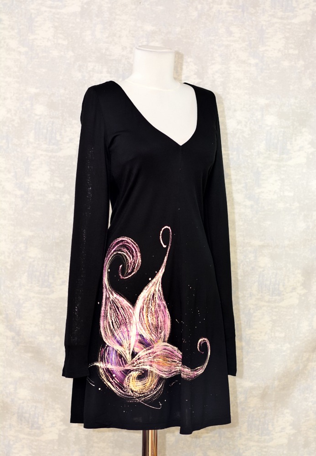 Rochie neagra, pictata manual, unicat - îmbrăcăminte și modă - haine damă - rochie, dintr-o bucată - Artynos.ro Rochie neagra, pictata manual, unicat - îmbrăcăminte și modă - haine damă - rochie, dintr-o bucată - Artynos.ro