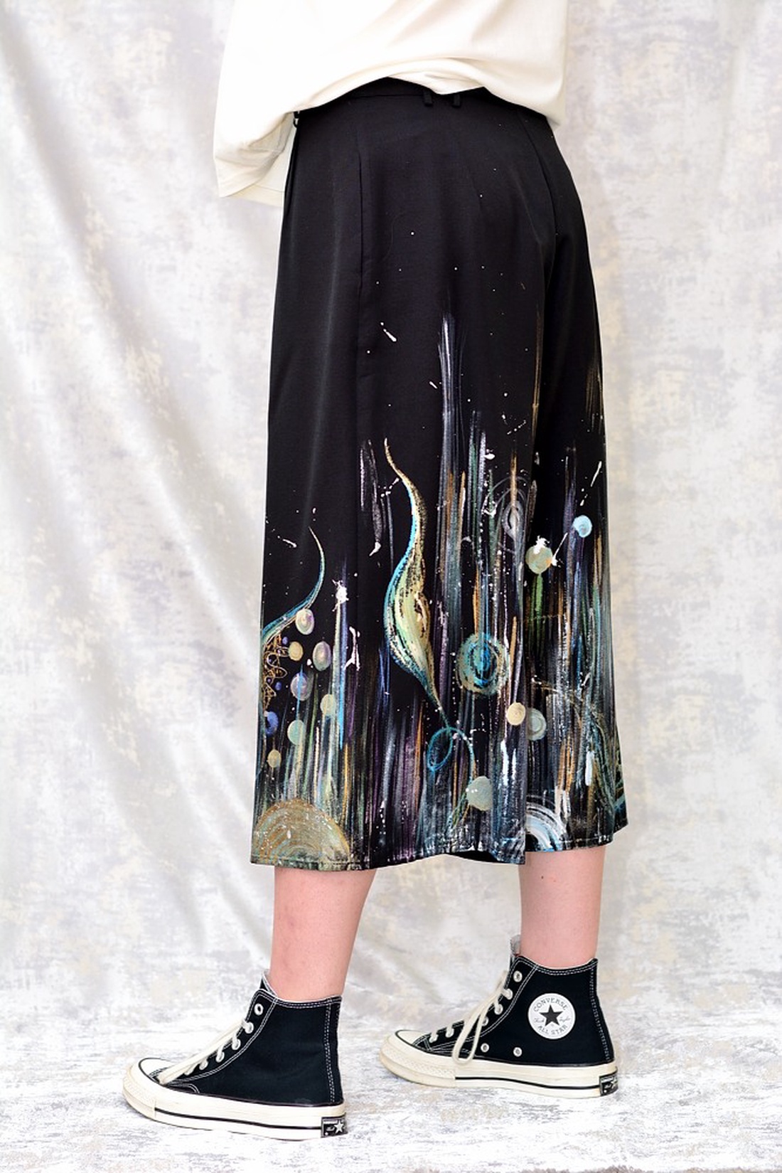 Pantaloni negri cu pictură abstractă, unicat - îmbrăcăminte și modă - haine damă - pantaloni damă - Artynos.ro Pantaloni negri cu pictură abstractă, unicat - îmbrăcăminte și modă - haine damă - pantaloni damă - Artynos.ro