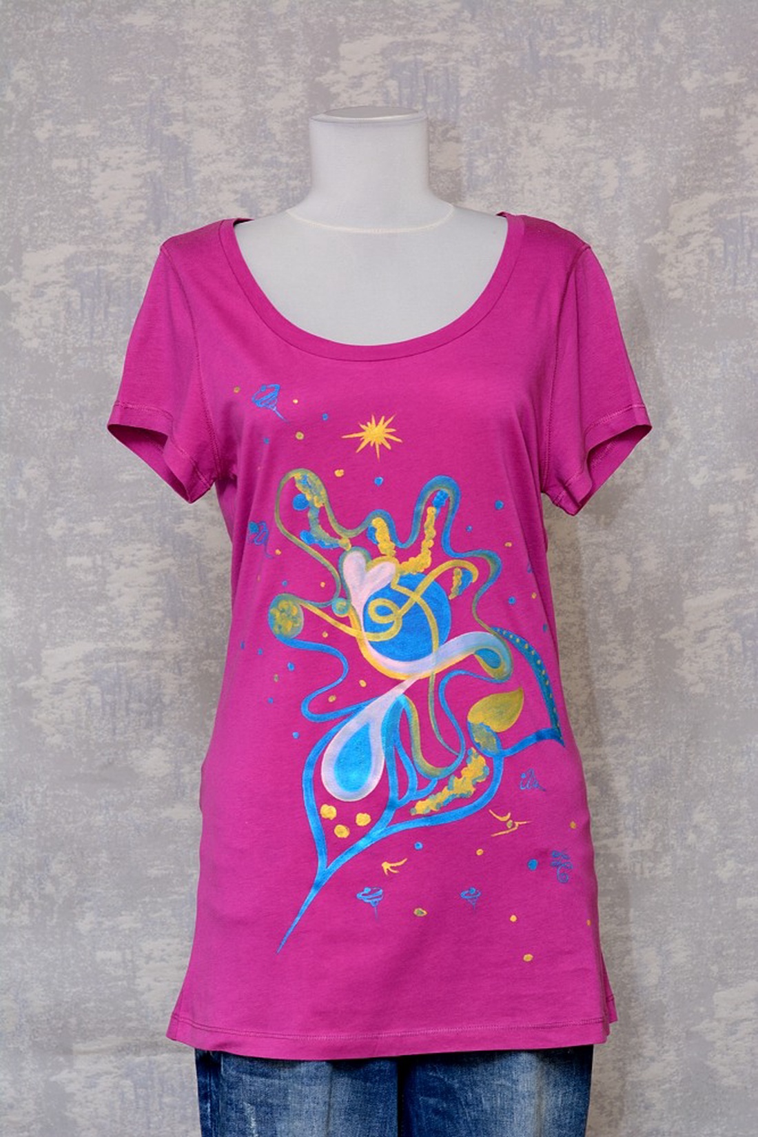 Tricou magenta cu pictură abstractă, unicat - îmbrăcăminte și modă - haine damă - tricou și top de damă - Artynos.ro Tricou magenta cu pictură abstractă, unicat - îmbrăcăminte și modă - haine damă - tricou și top de damă - Artynos.ro