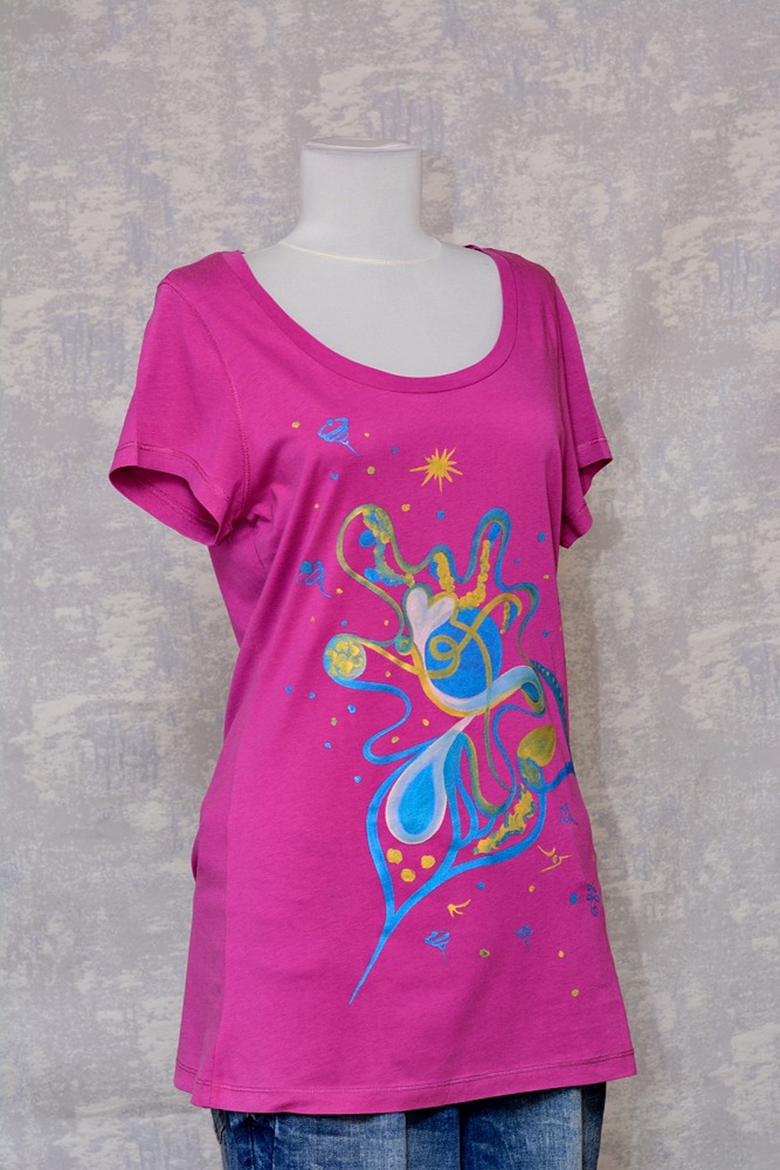 Tricou magenta cu pictură abstractă, unicat - îmbrăcăminte și modă - haine damă - tricou și top de damă - Artynos.ro Tricou magenta cu pictură abstractă, unicat - îmbrăcăminte și modă - haine damă - tricou și top de damă - Artynos.ro