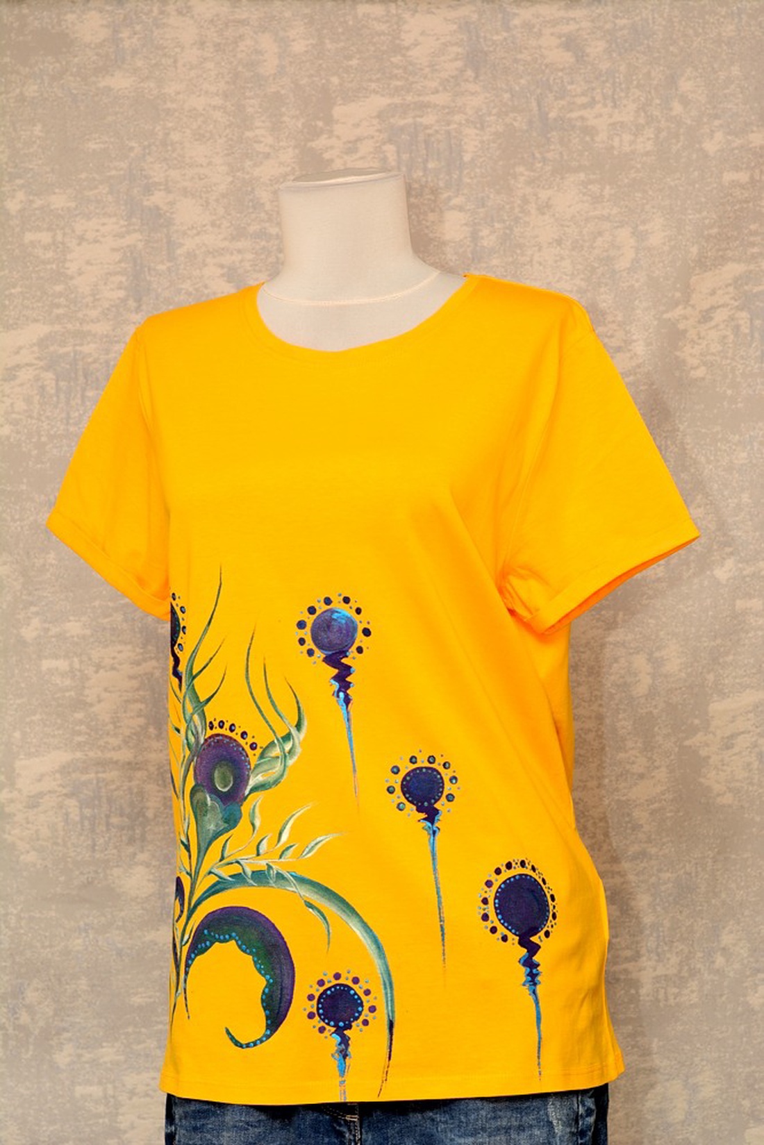 Tricou galben cu pictură florală, unicat - îmbrăcăminte și modă - haine damă - tricou și top de damă - Artynos.ro Tricou galben cu pictură florală, unicat - îmbrăcăminte și modă - haine damă - tricou și top de damă - Artynos.ro