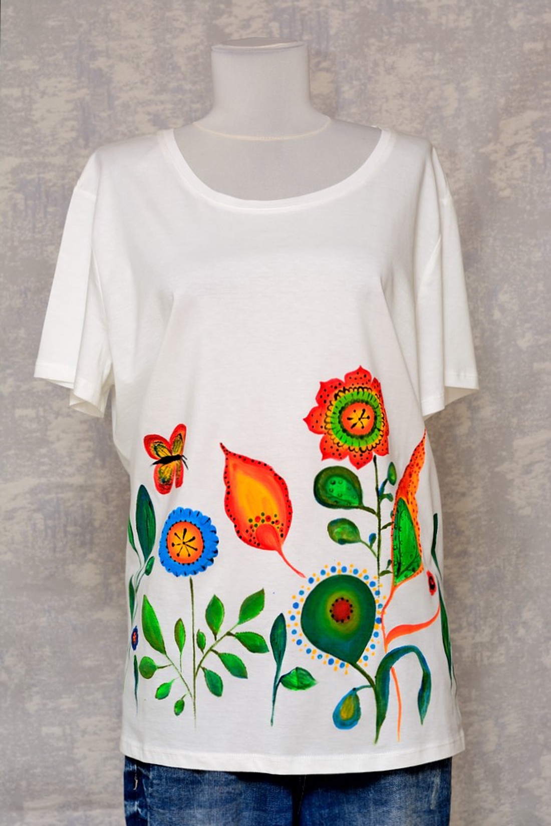 Tricou ivoire cu pictură florală, abstractă - îmbrăcăminte și modă - haine damă - tricou și top de damă - Artynos.ro Tricou ivoire cu pictură florală, abstractă - îmbrăcăminte și modă - haine damă - tricou și top de damă - Artynos.ro