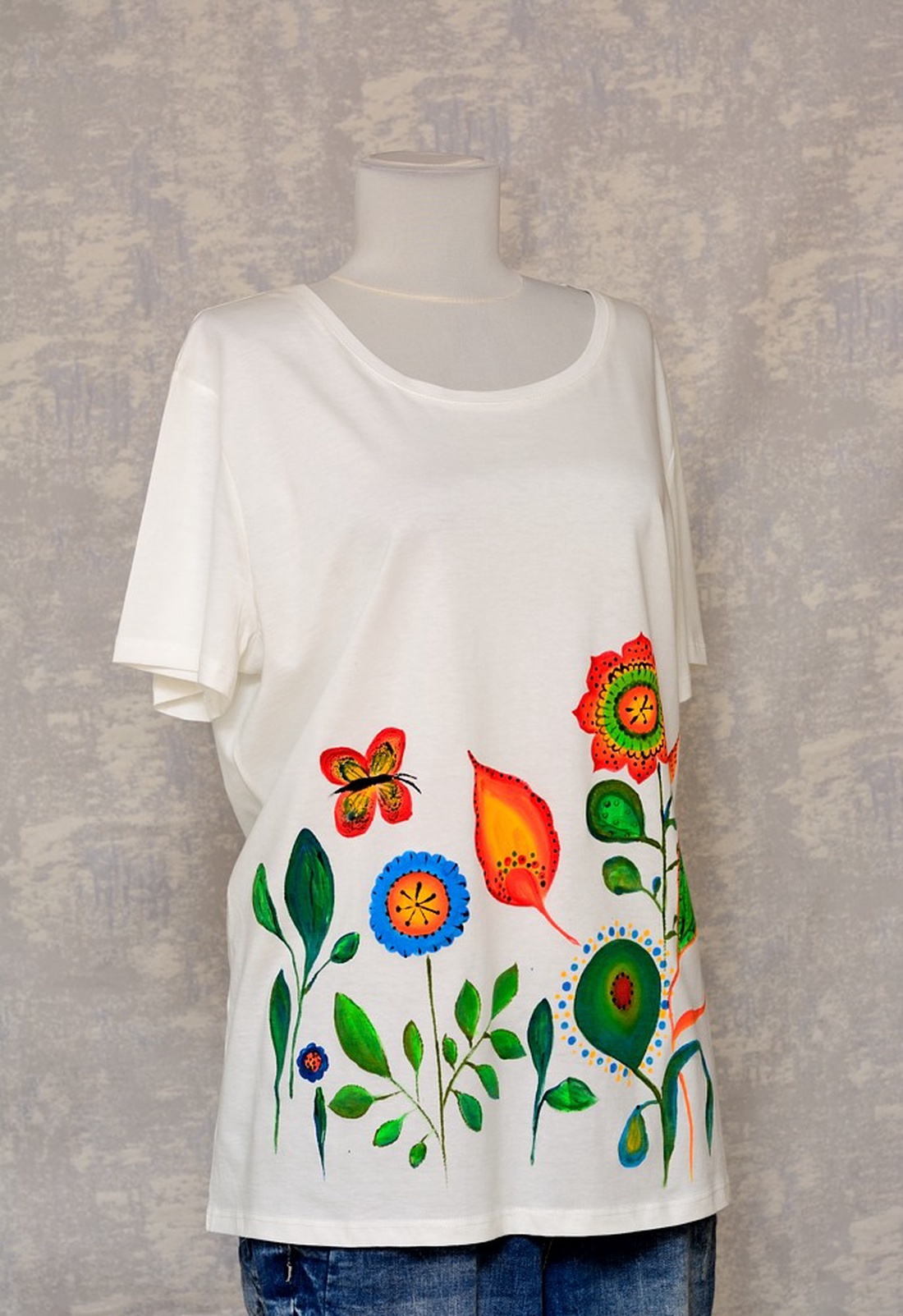 Tricou ivoire cu pictură florală, abstractă - îmbrăcăminte și modă - haine damă - tricou și top de damă - Artynos.ro Tricou ivoire cu pictură florală, abstractă - îmbrăcăminte și modă - haine damă - tricou și top de damă - Artynos.ro