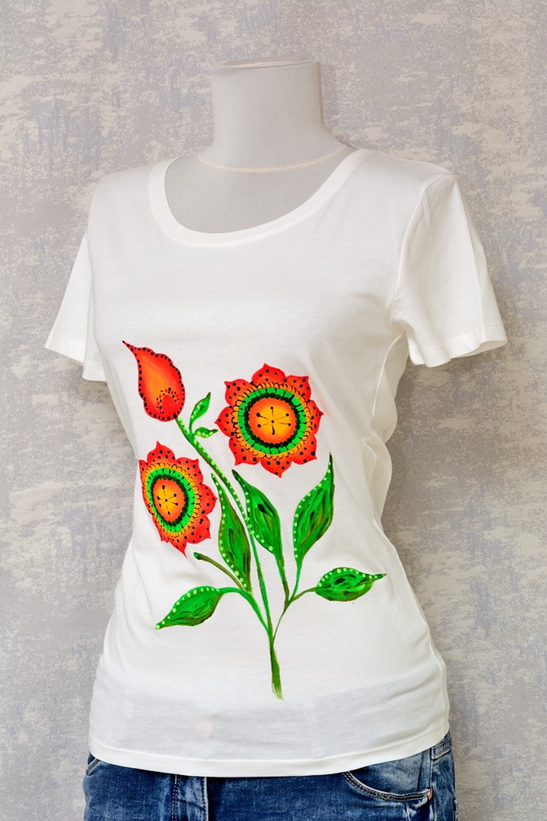Tricou ivoire cu pictură florală, unicat - îmbrăcăminte și modă - haine damă - tricou și top de damă - Artynos.ro Tricou ivoire cu pictură florală, unicat - îmbrăcăminte și modă - haine damă - tricou și top de damă - Artynos.ro