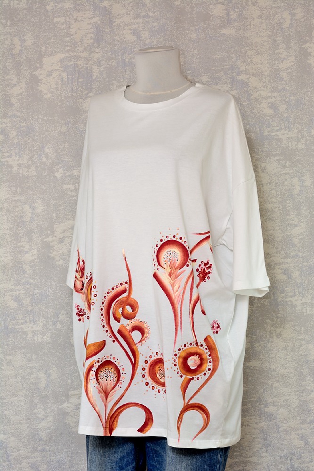Tricou oversize cu pictură florală, unicat - îmbrăcăminte și modă - haine damă - tricou și top de damă - Artynos.ro Tricou oversize cu pictură florală, unicat - îmbrăcăminte și modă - haine damă - tricou și top de damă - Artynos.ro