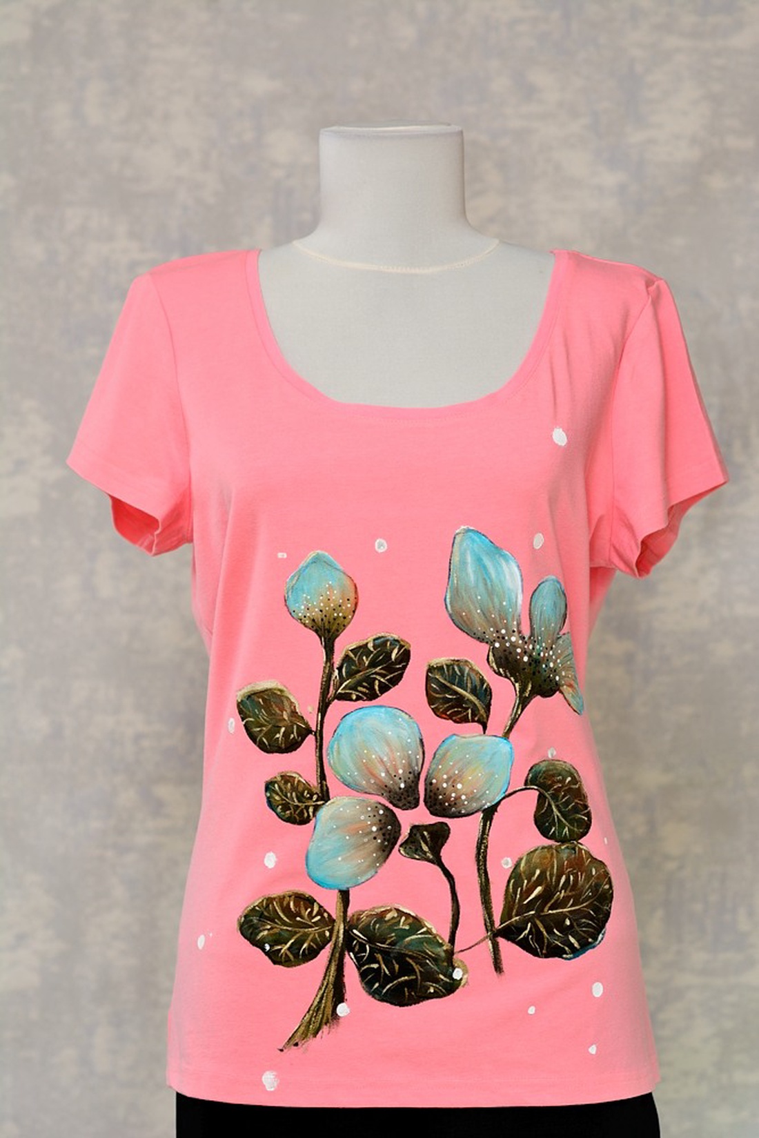 Tricou pictat, Joy Collection - îmbrăcăminte și modă - haine damă - tricou și top de damă - Artynos.ro Tricou pictat, Joy Collection - îmbrăcăminte și modă - haine damă - tricou și top de damă - Artynos.ro