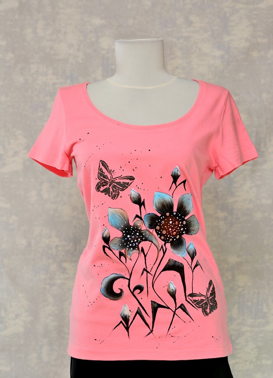 Tricou pictat, Joy Collection - îmbrăcăminte și modă - haine damă - tricou și top de damă - Artynos.ro Tricou pictat, Joy Collection - îmbrăcăminte și modă - haine damă - tricou și top de damă - Artynos.ro