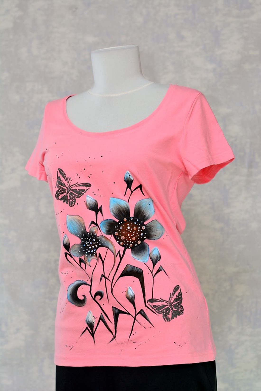 Tricou pictat, Joy Collection - îmbrăcăminte și modă - haine damă - tricou și top de damă - Artynos.ro Tricou pictat, Joy Collection - îmbrăcăminte și modă - haine damă - tricou și top de damă - Artynos.ro