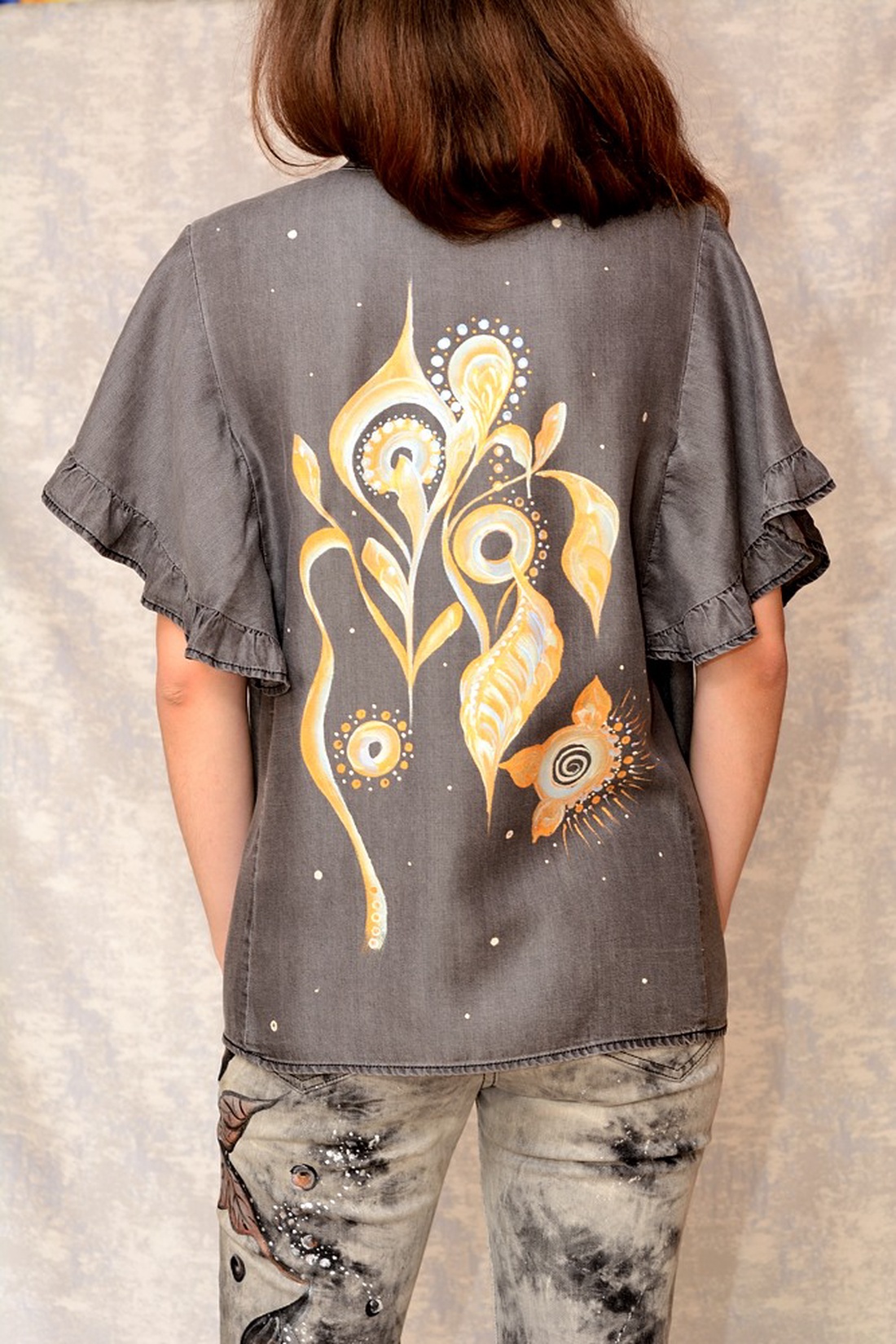 Camasa denim, gri, pictata, unicat - îmbrăcăminte și modă - haine damă - tricou și top de damă - Artynos.ro Camasa denim, gri, pictata, unicat - îmbrăcăminte și modă - haine damă - tricou și top de damă - Artynos.ro
