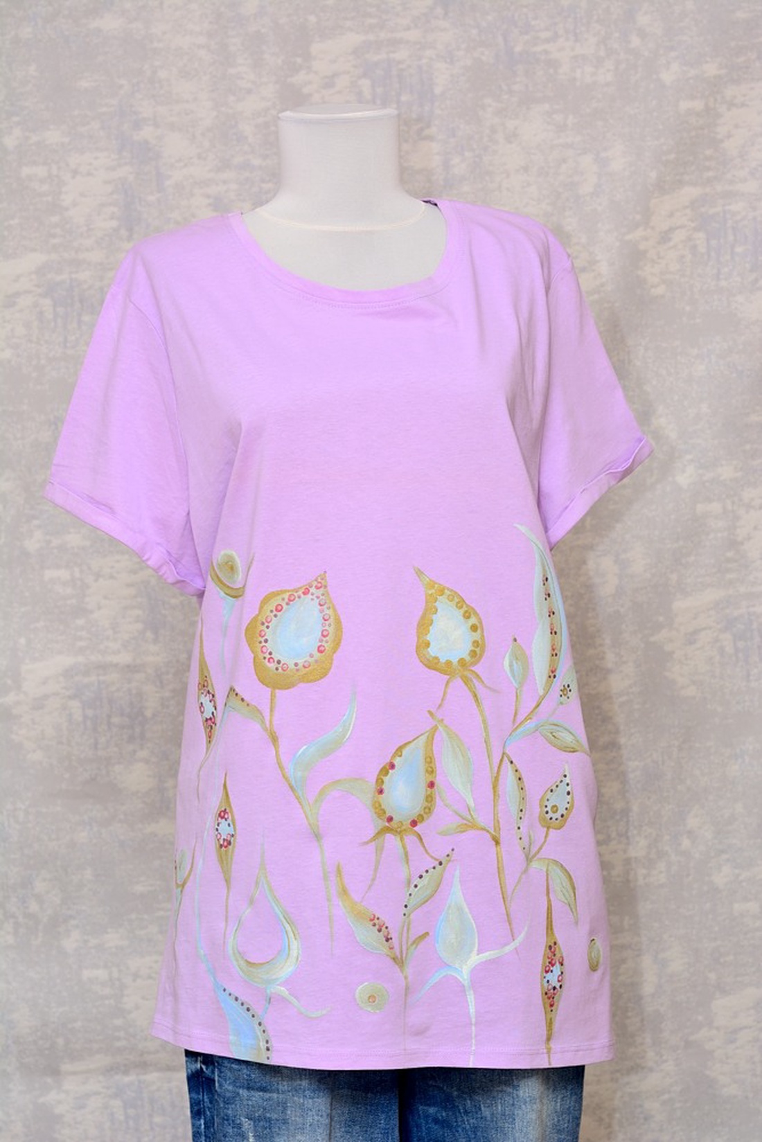 Tricou lila cu pictură florală, unicat - îmbrăcăminte și modă - haine damă - tricou și top de damă - Artynos.ro Tricou lila cu pictură florală, unicat - îmbrăcăminte și modă - haine damă - tricou și top de damă - Artynos.ro