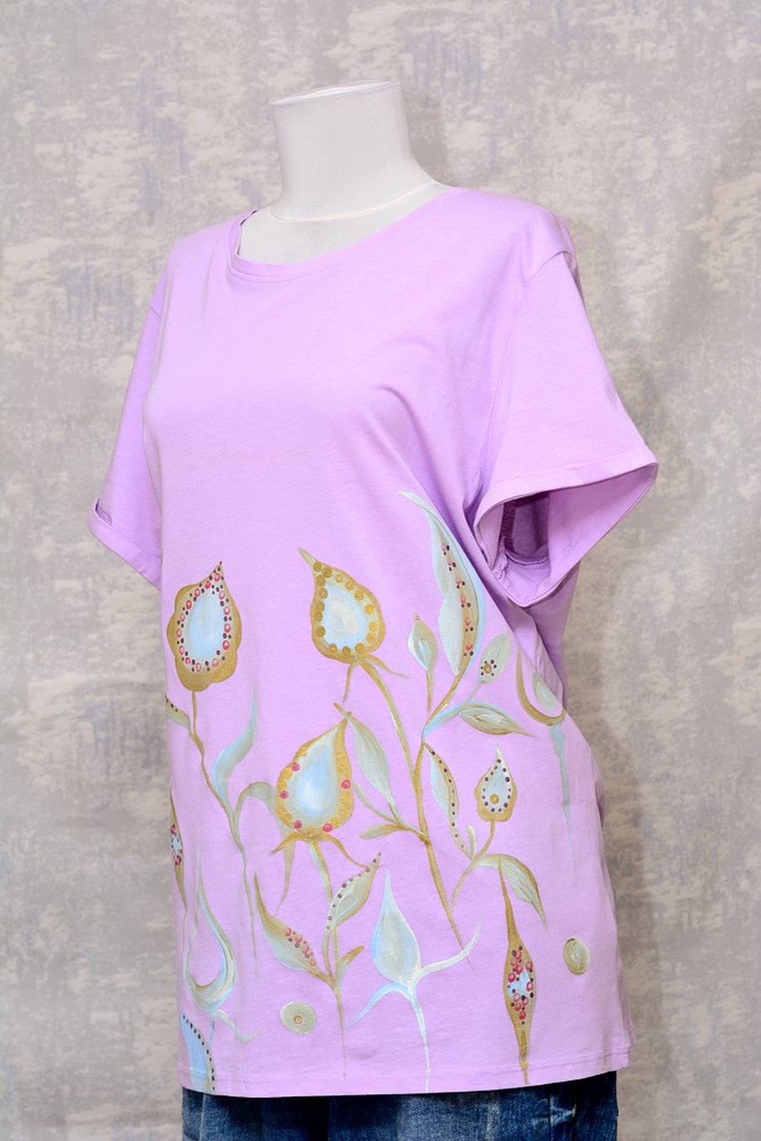 Tricou lila cu pictură florală, unicat - îmbrăcăminte și modă - haine damă - tricou și top de damă - Artynos.ro Tricou lila cu pictură florală, unicat - îmbrăcăminte și modă - haine damă - tricou și top de damă - Artynos.ro