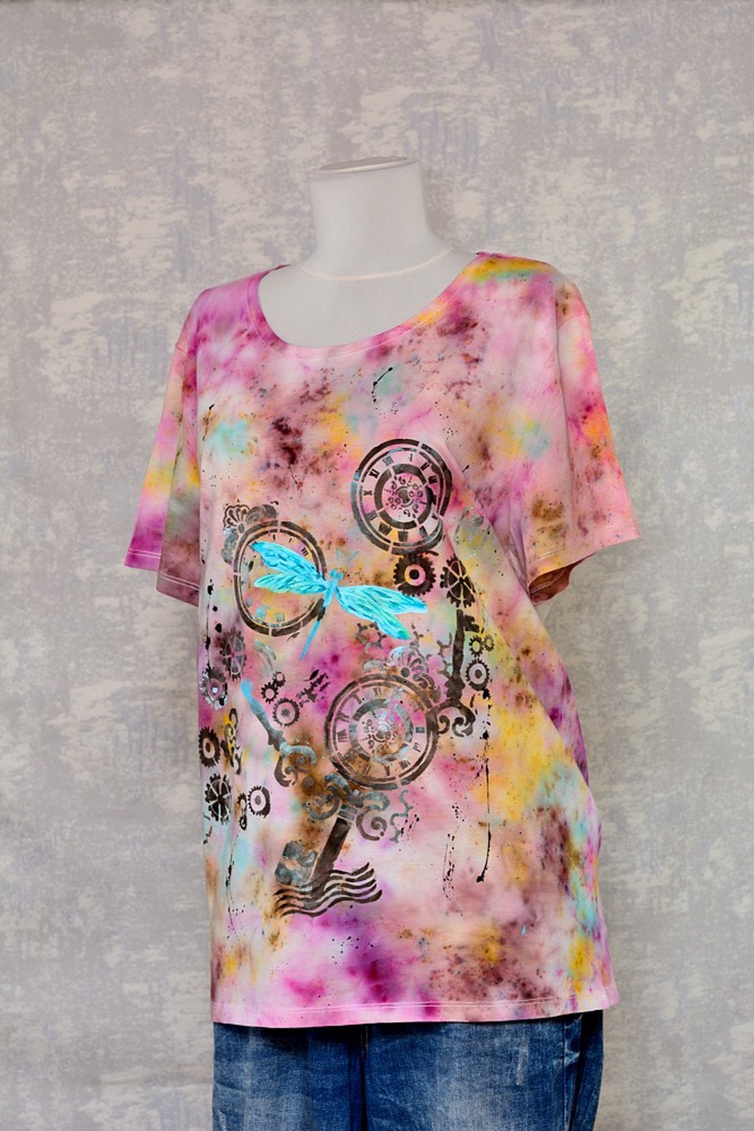 Tricou Tie and Dye, Libelule în timp, unicat - îmbrăcăminte și modă - haine damă - tricou și top de damă - Artynos.ro Tricou Tie and Dye, Libelule în timp, unicat - îmbrăcăminte și modă - haine damă - tricou și top de damă - Artynos.ro