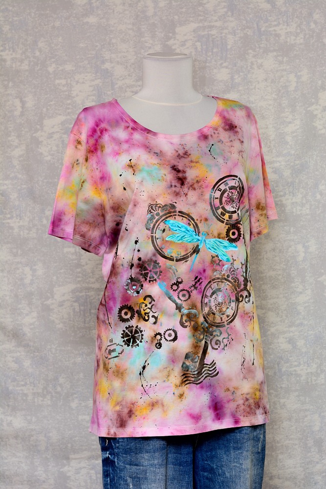 Tricou Tie and Dye, Libelule în timp, unicat - îmbrăcăminte și modă - haine damă - tricou și top de damă - Artynos.ro Tricou Tie and Dye, Libelule în timp, unicat - îmbrăcăminte și modă - haine damă - tricou și top de damă - Artynos.ro