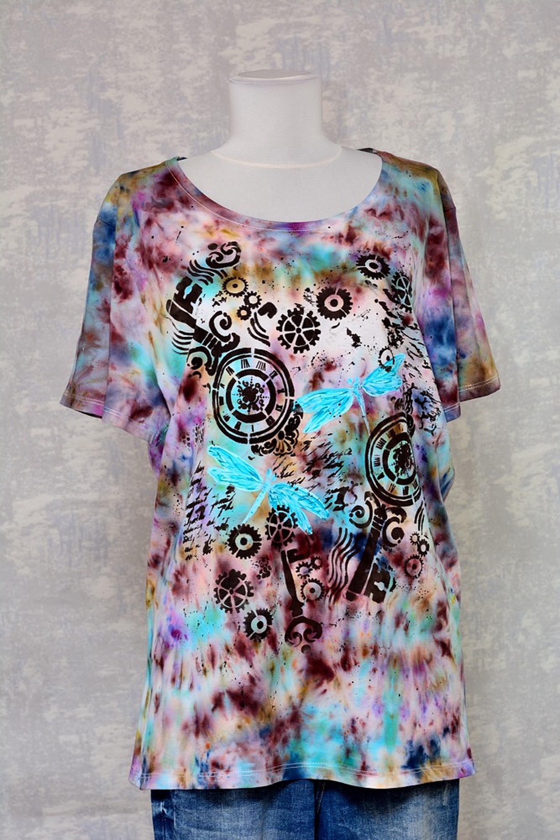 Tricou Tie and Dye, Libelule în timp, unicat - îmbrăcăminte și modă - haine damă - tricou și top de damă - Artynos.ro Tricou Tie and Dye, Libelule în timp, unicat - îmbrăcăminte și modă - haine damă - tricou și top de damă - Artynos.ro