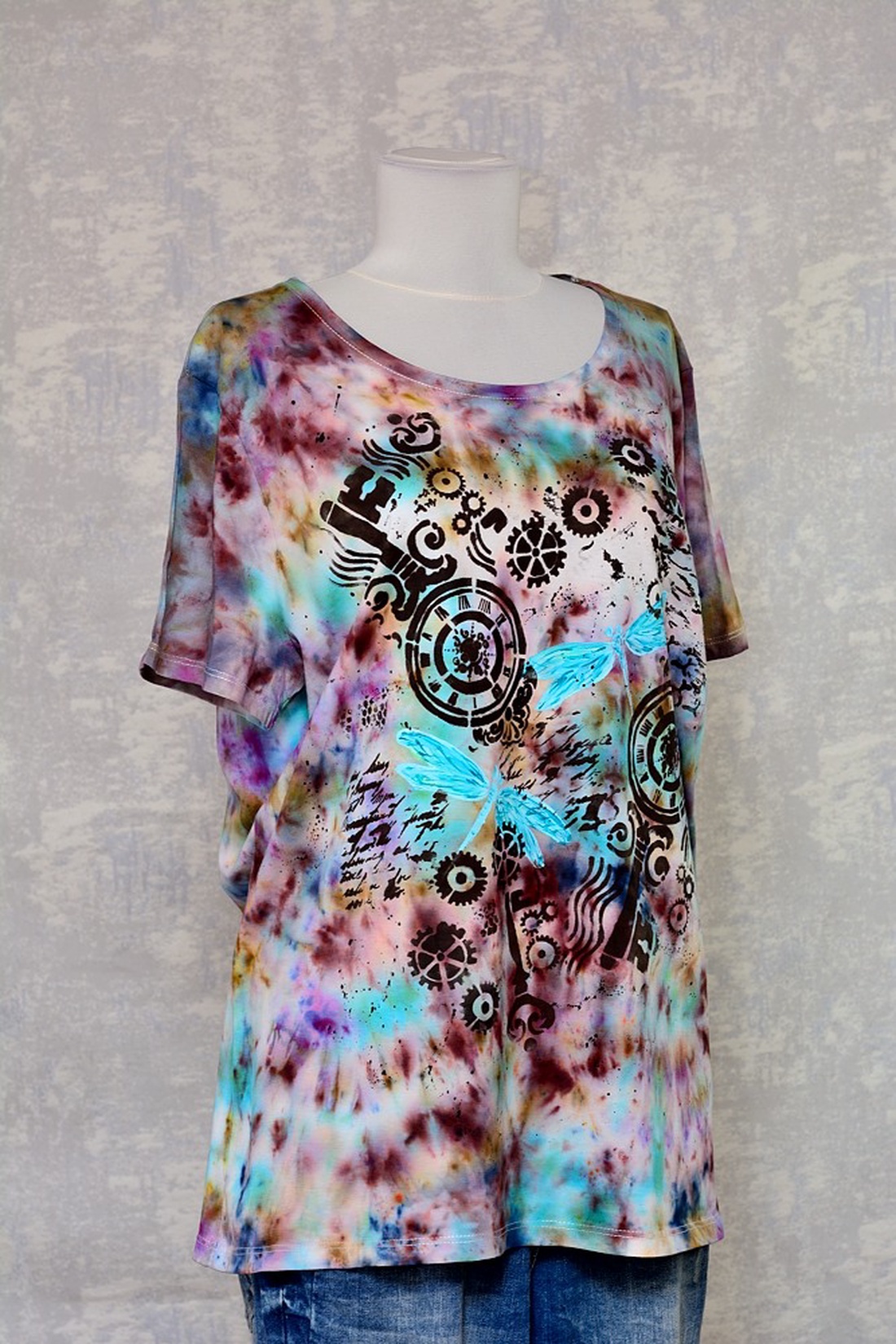 Tricou Tie and Dye, Libelule în timp, unicat - îmbrăcăminte și modă - haine damă - tricou și top de damă - Artynos.ro Tricou Tie and Dye, Libelule în timp, unicat - îmbrăcăminte și modă - haine damă - tricou și top de damă - Artynos.ro