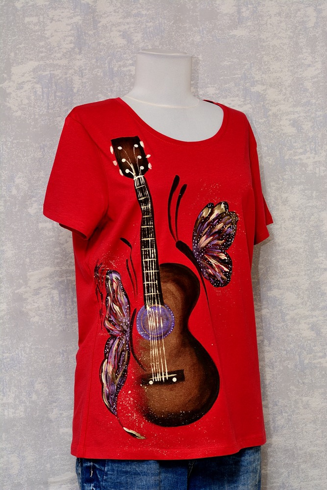 Tricou roșu pictat, unicat - îmbrăcăminte și modă - haine damă - tricou și top de damă - Artynos.ro Tricou roșu pictat, unicat - îmbrăcăminte și modă - haine damă - tricou și top de damă - Artynos.ro