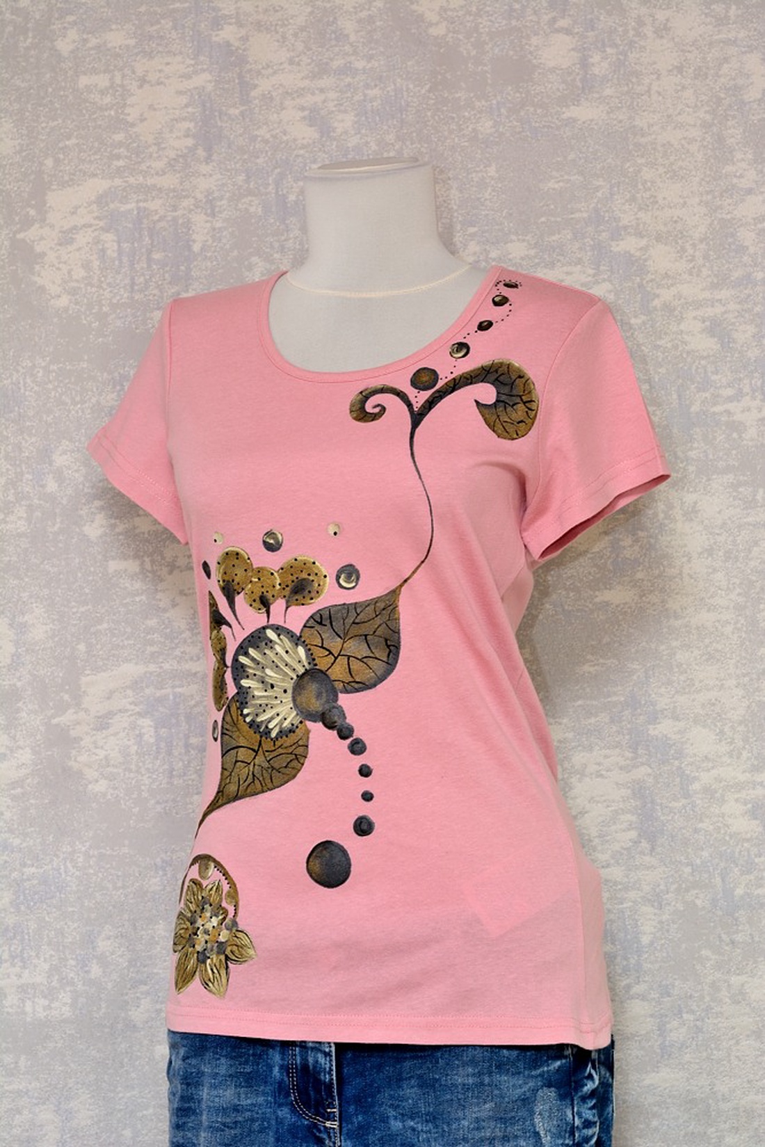 Tricou roz cu pictură abstractă, unicat - îmbrăcăminte și modă - haine damă - tricou și top de damă - Artynos.ro Tricou roz cu pictură abstractă, unicat - îmbrăcăminte și modă - haine damă - tricou și top de damă - Artynos.ro