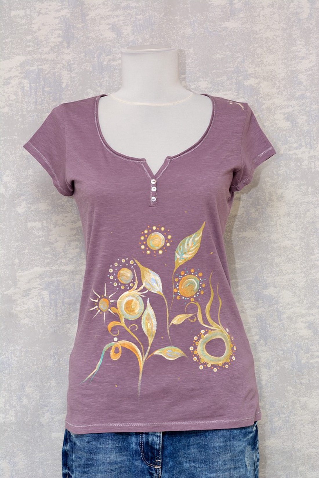 Tricou cu pictură florală, unicat - îmbrăcăminte și modă - haine damă - tricou și top de damă - Artynos.ro Tricou cu pictură florală, unicat - îmbrăcăminte și modă - haine damă - tricou și top de damă - Artynos.ro