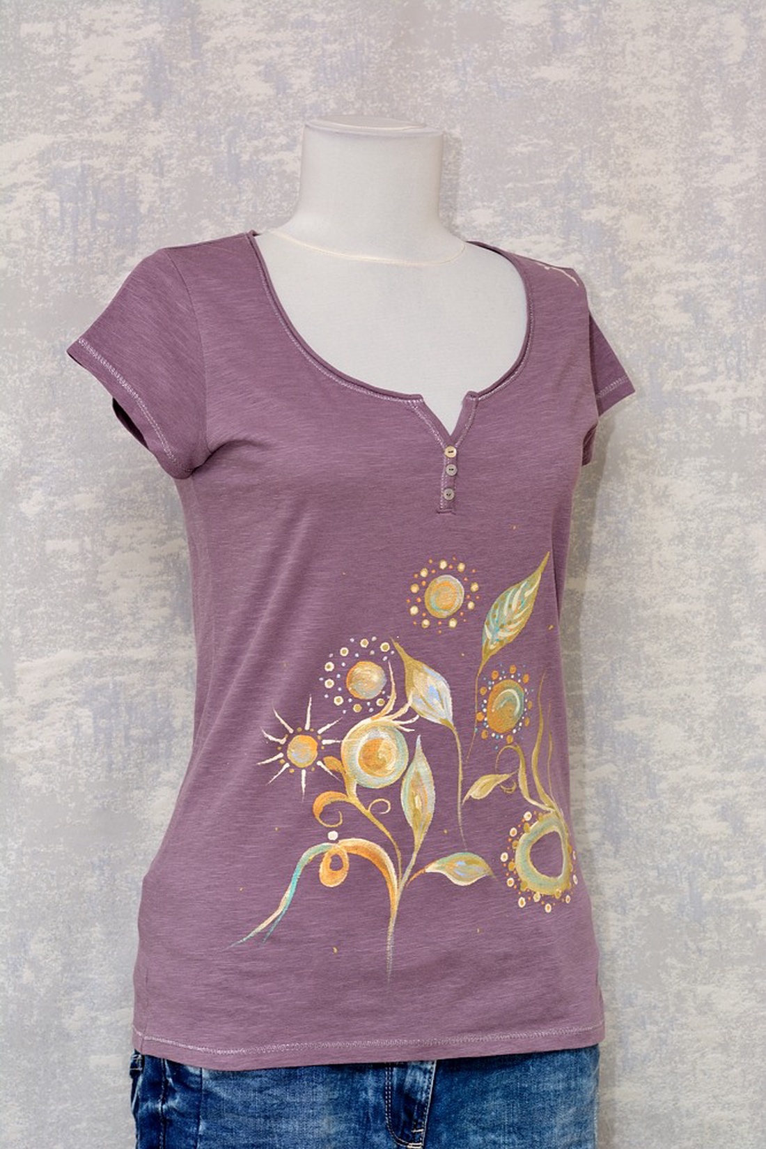 Tricou cu pictură florală, unicat - îmbrăcăminte și modă - haine damă - tricou și top de damă - Artynos.ro Tricou cu pictură florală, unicat - îmbrăcăminte și modă - haine damă - tricou și top de damă - Artynos.ro