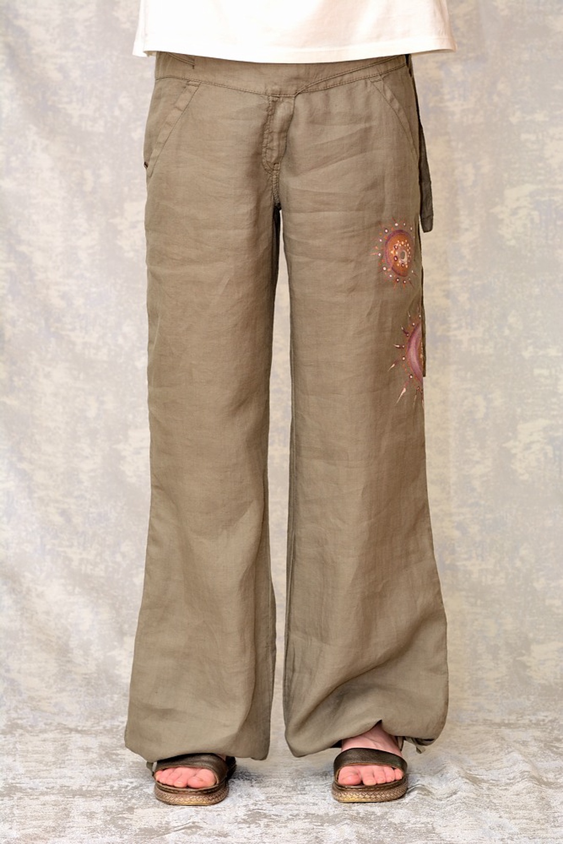 Pantaloni de in cu pictură abstractă, unicat - îmbrăcăminte și modă - haine damă - pantaloni damă - Artynos.ro Pantaloni de in cu pictură abstractă, unicat - îmbrăcăminte și modă - haine damă - pantaloni damă - Artynos.ro