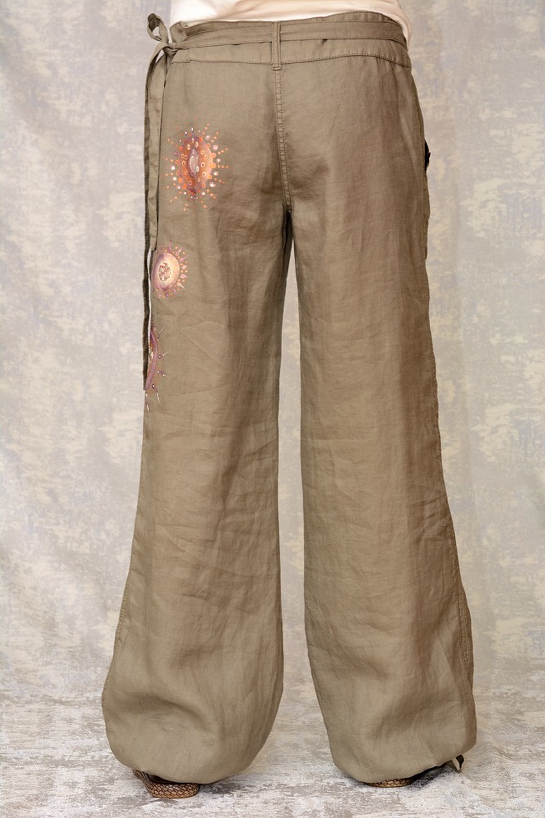 Pantaloni de in cu pictură abstractă, unicat - îmbrăcăminte și modă - haine damă - pantaloni damă - Artynos.ro Pantaloni de in cu pictură abstractă, unicat - îmbrăcăminte și modă - haine damă - pantaloni damă - Artynos.ro