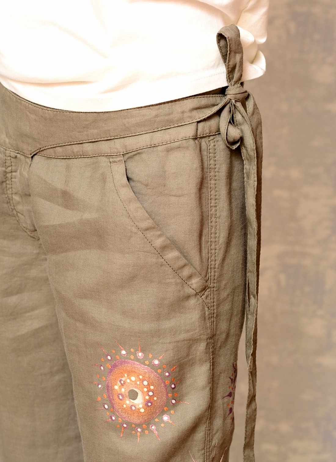 Pantaloni de in cu pictură abstractă, unicat - îmbrăcăminte și modă - haine damă - pantaloni damă - Artynos.ro Pantaloni de in cu pictură abstractă, unicat - îmbrăcăminte și modă - haine damă - pantaloni damă - Artynos.ro