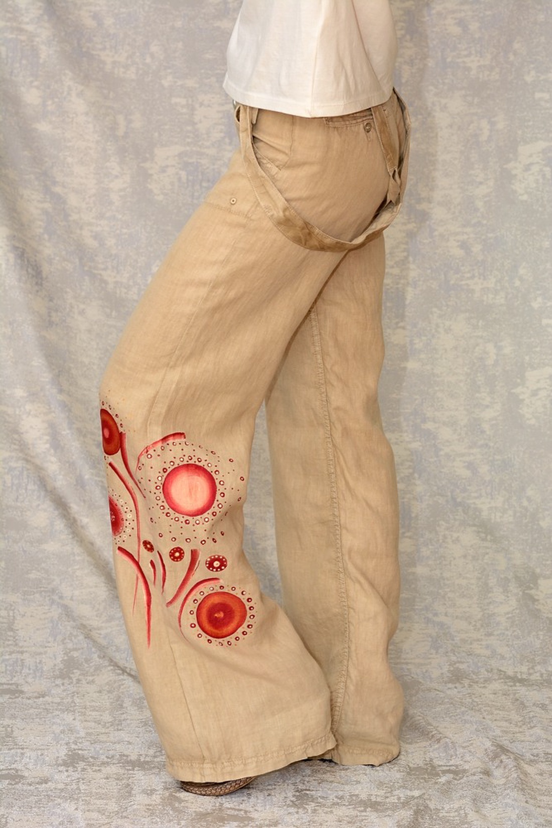 Pantaloni de in cu pictură abstractă, unicat - îmbrăcăminte și modă - haine damă - pantaloni damă - Artynos.ro Pantaloni de in cu pictură abstractă, unicat - îmbrăcăminte și modă - haine damă - pantaloni damă - Artynos.ro