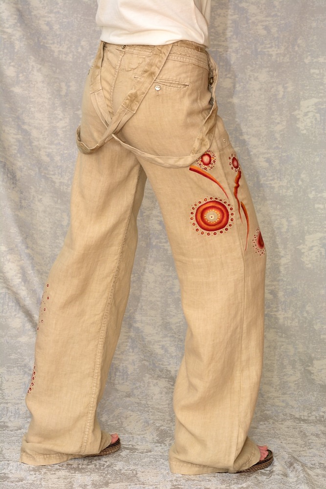 Pantaloni de in cu pictură abstractă, unicat - îmbrăcăminte și modă - haine damă - pantaloni damă - Artynos.ro Pantaloni de in cu pictură abstractă, unicat - îmbrăcăminte și modă - haine damă - pantaloni damă - Artynos.ro