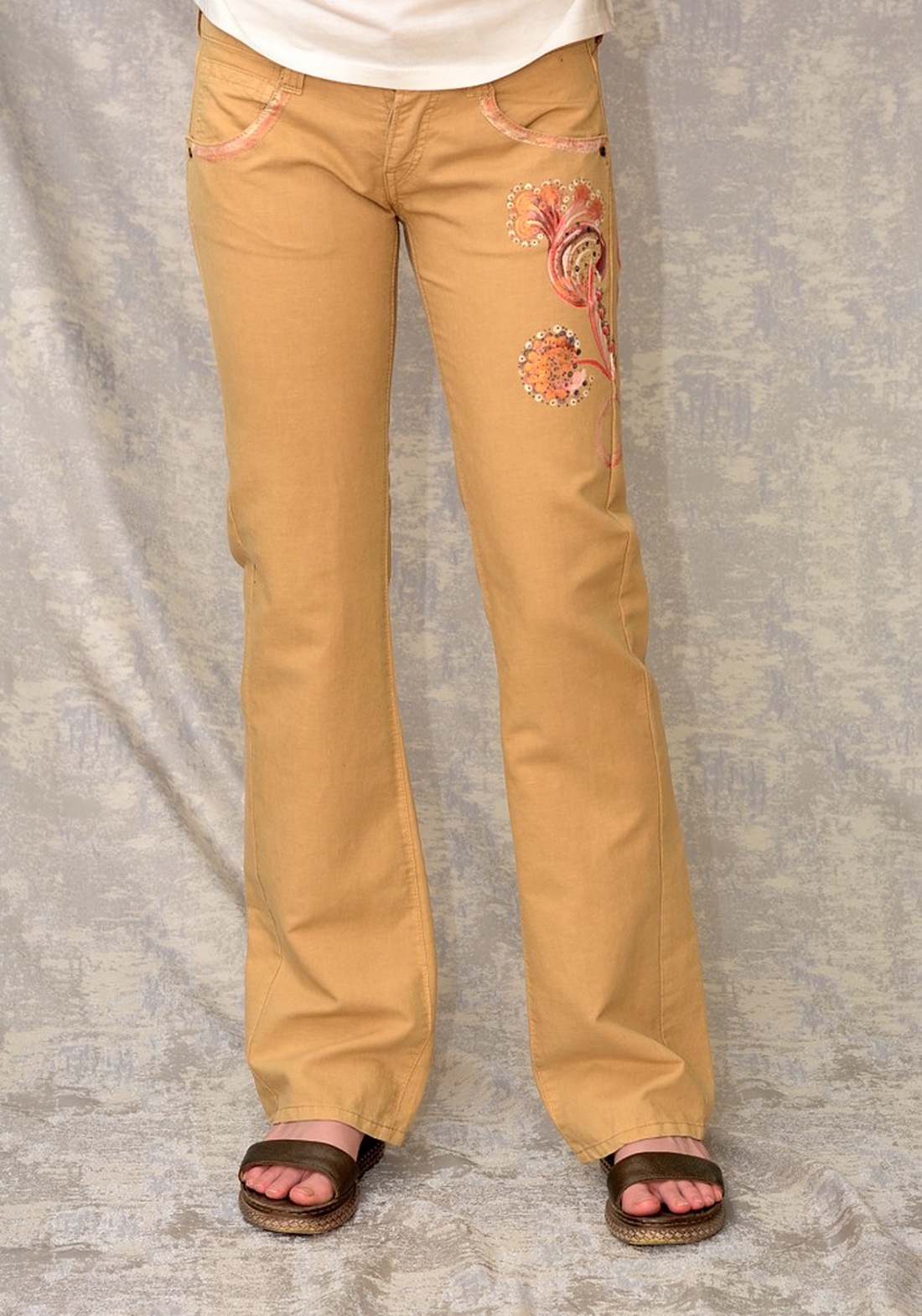 Pantaloni cu pictură florală, unicat - îmbrăcăminte și modă - haine damă - pantaloni damă - Artynos.ro Pantaloni cu pictură florală, unicat - îmbrăcăminte și modă - haine damă - pantaloni damă - Artynos.ro