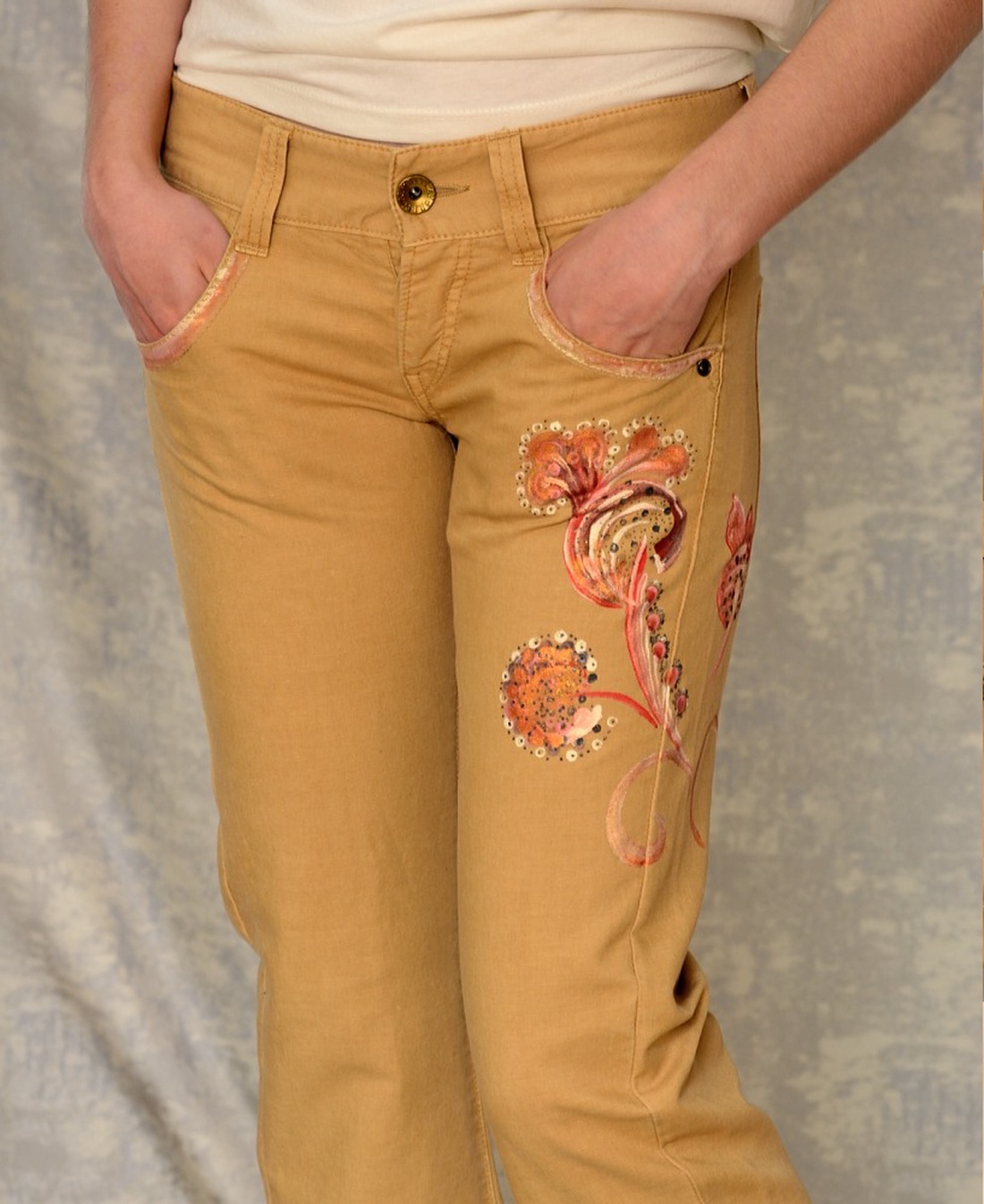 Pantaloni cu pictură florală, unicat - îmbrăcăminte și modă - haine damă - pantaloni damă - Artynos.ro Pantaloni cu pictură florală, unicat - îmbrăcăminte și modă - haine damă - pantaloni damă - Artynos.ro