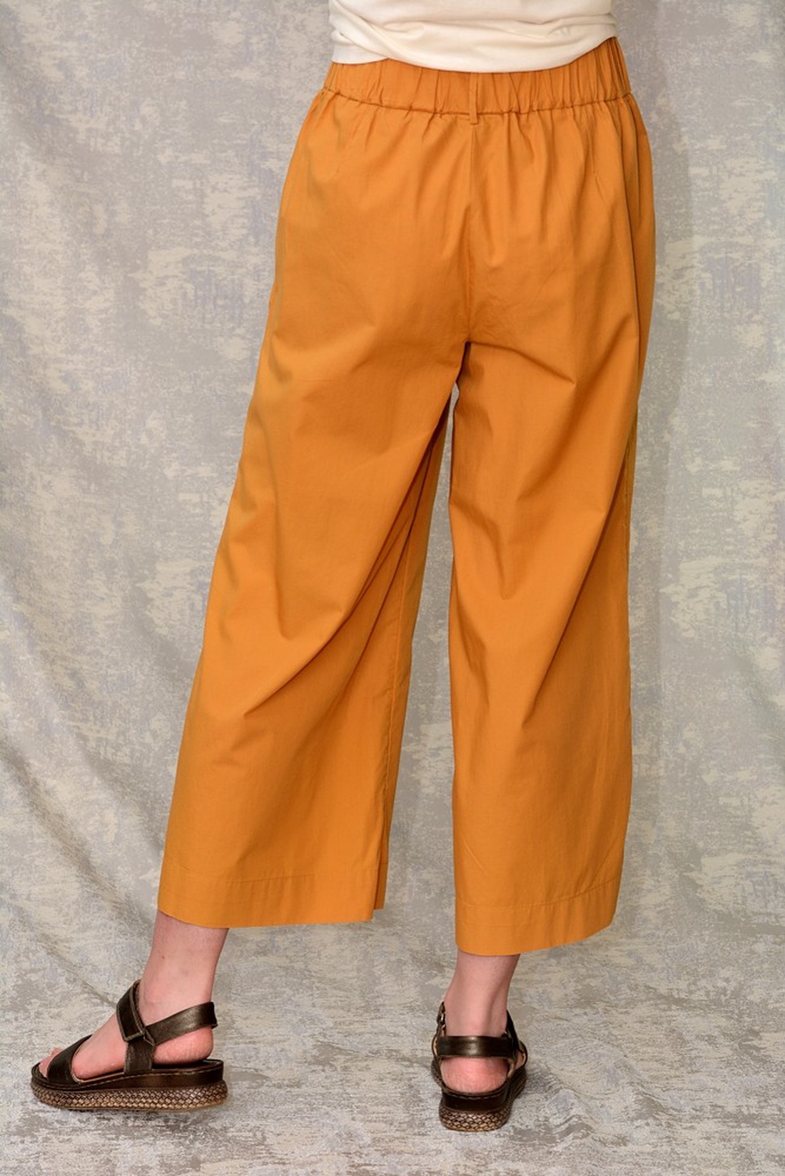 Pantaloni ocru cu pictură florală, unicat - îmbrăcăminte și modă - haine damă - pantaloni damă - Artynos.ro Pantaloni ocru cu pictură florală, unicat - îmbrăcăminte și modă - haine damă - pantaloni damă - Artynos.ro