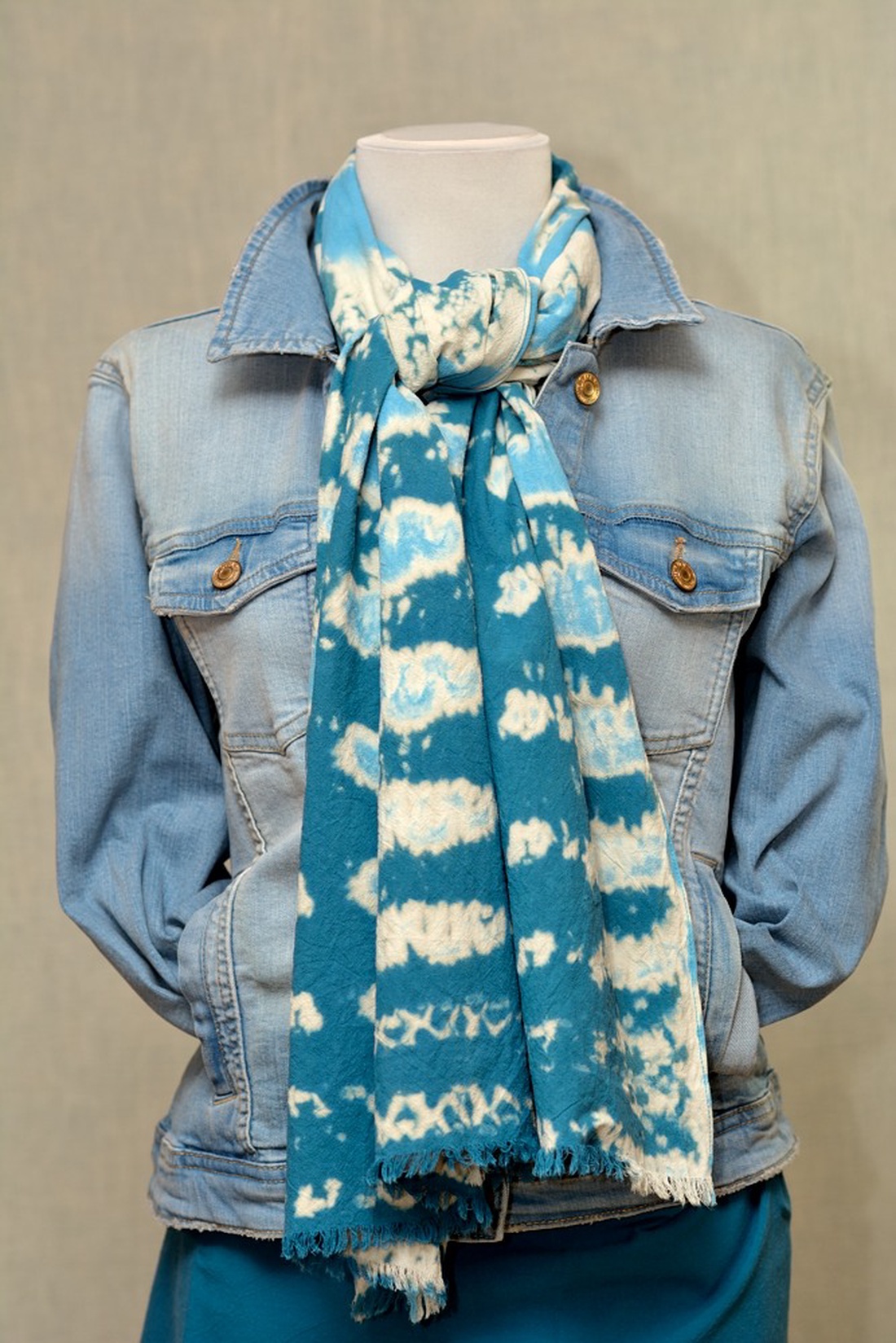 Eșarfă Tie and Dye - îmbrăcăminte și modă - eșarfe, pălării, fularuri - eșarfe - Artynos.ro Eșarfă Tie and Dye - îmbrăcăminte și modă - eșarfe, pălării, fularuri - eșarfe - Artynos.ro
