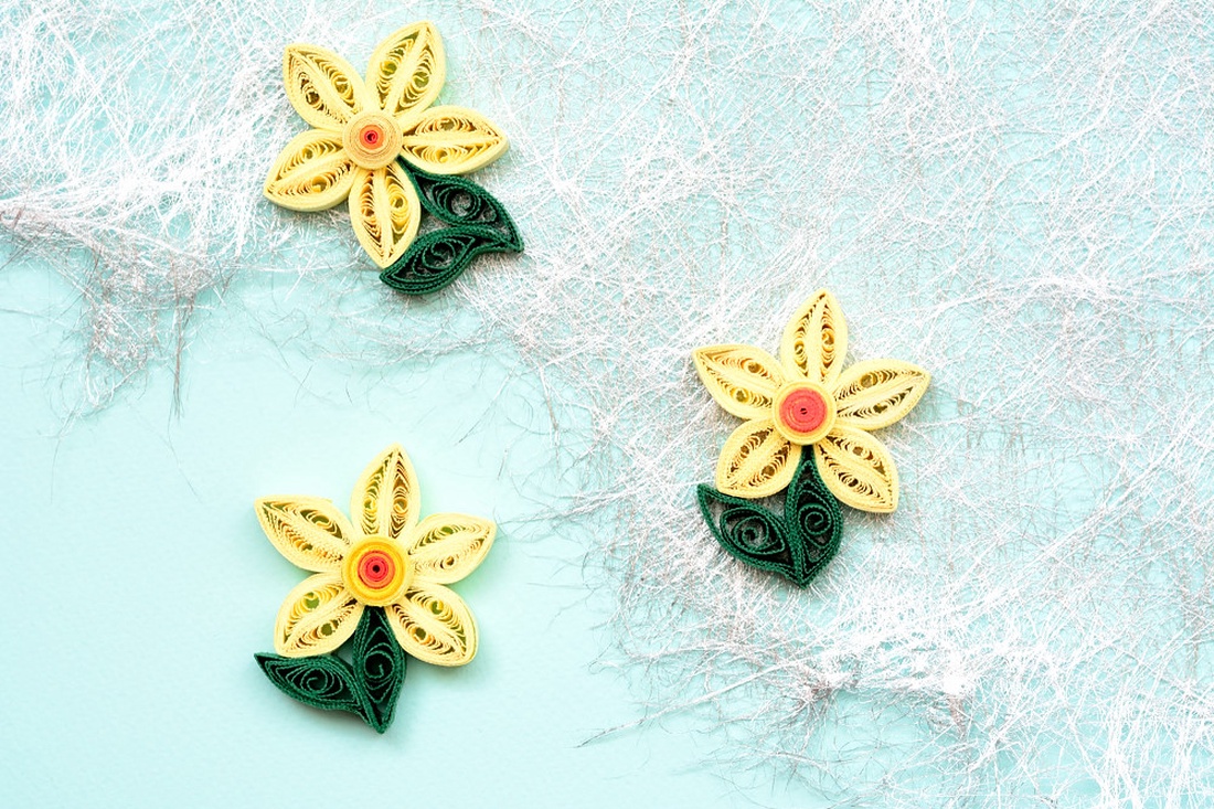 Broșă: Narcise - bijuterii - mărțișor - Artynos.ro