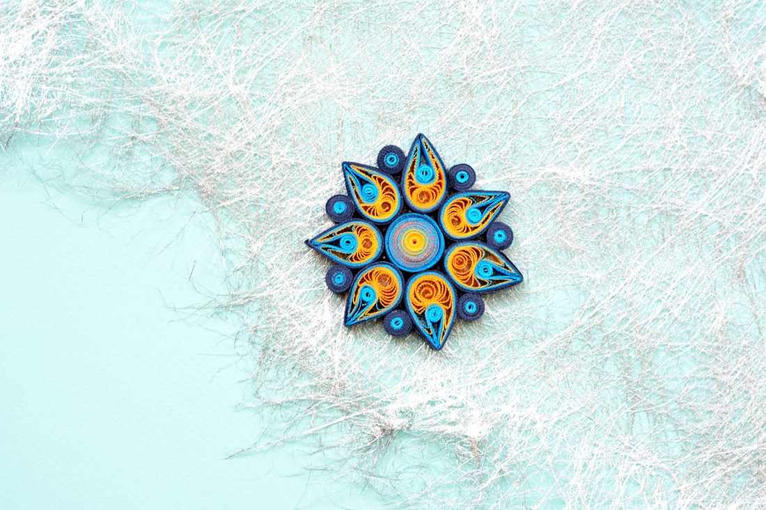 Broșă: Mandală/Floare - bijuterii - mărțișor - Artynos.ro