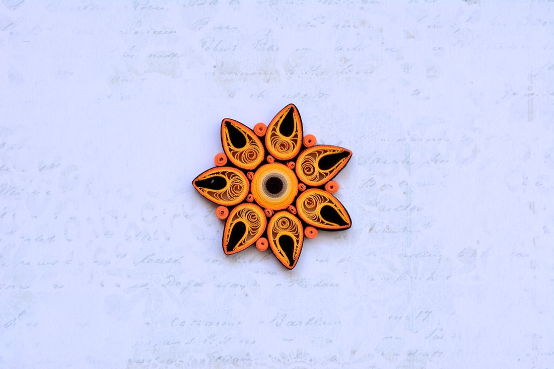 Broșă: Mandală/Floare - bijuterii - mărțișor - Artynos.ro