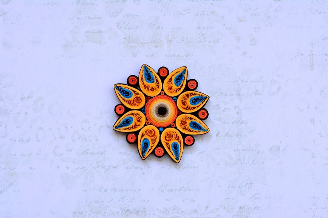 Broșă: Mandală/Floare - bijuterii - mărțișor - Artynos.ro
