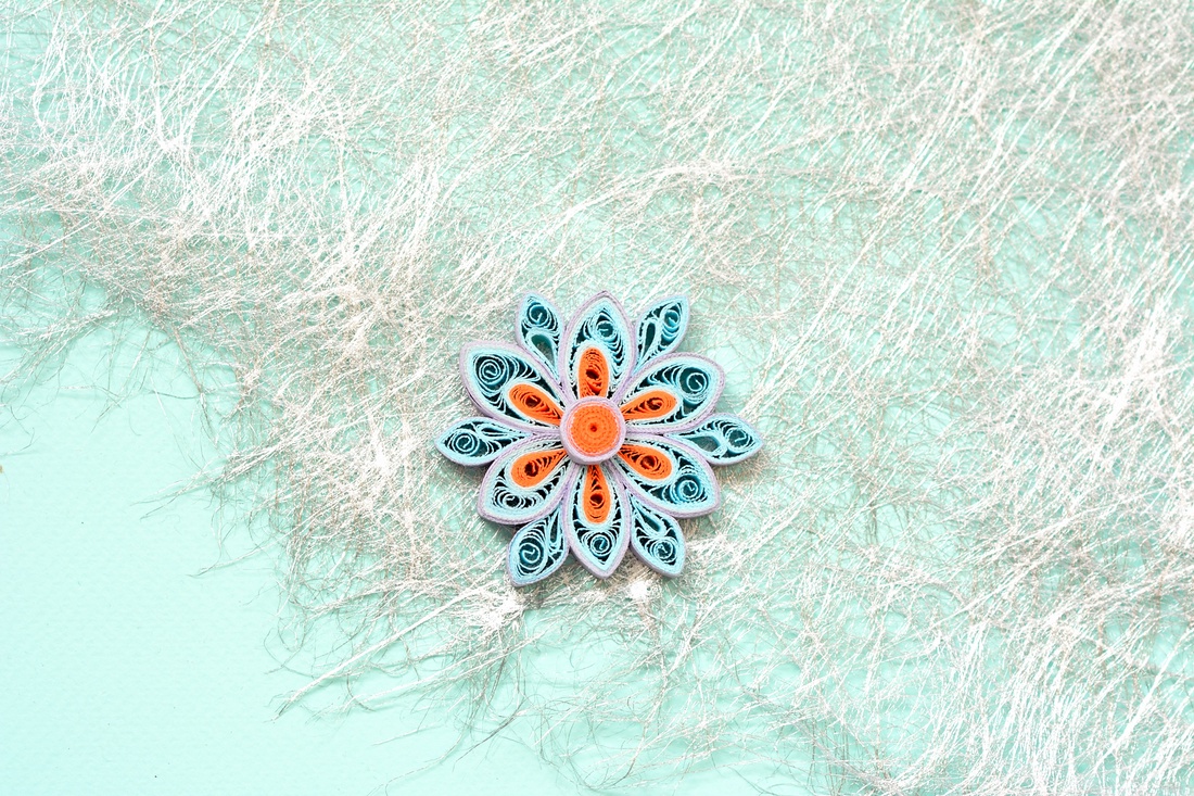 Broșă: Floare - bijuterii - mărțișor - Artynos.ro