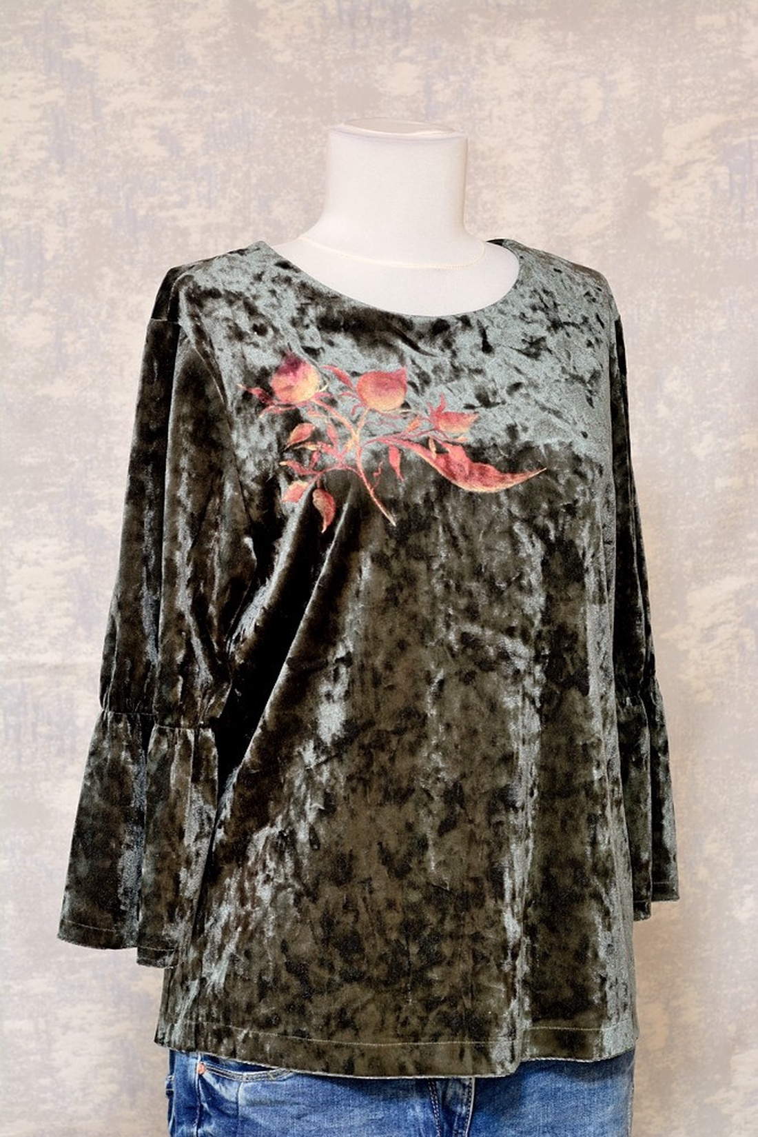 Bluză de catifea cu pictură abstractă, unicat - îmbrăcăminte și modă - haine damă - bluze damă - Artynos.ro