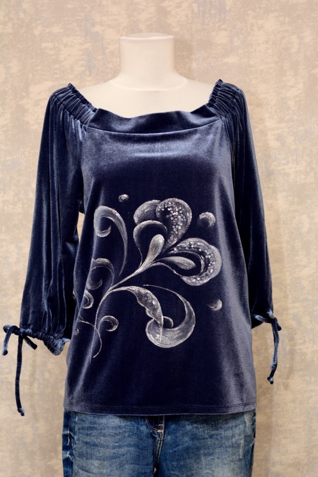 Bluză cu pictură florală, unicat - îmbrăcăminte și modă - haine damă - bluze damă - Artynos.ro