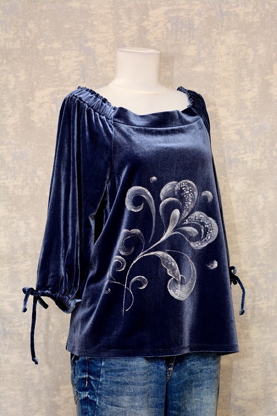 Bluză cu pictură florală, unicat - îmbrăcăminte și modă - haine damă - bluze damă - Artynos.ro